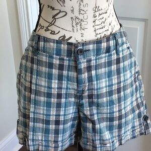 2/$ 12 Sonoma green& blue plaid khaki shorts with front and back pockets Sz 8